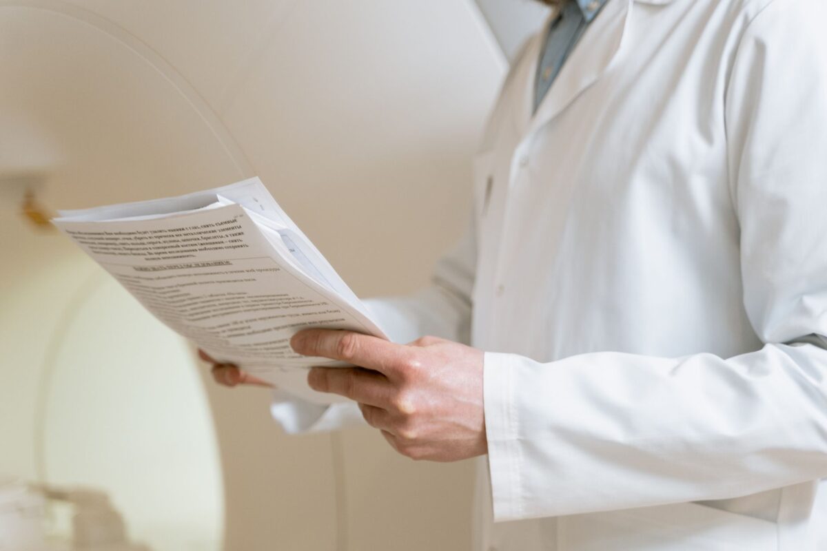 douleurs sous omoplate consulter examens pertinents